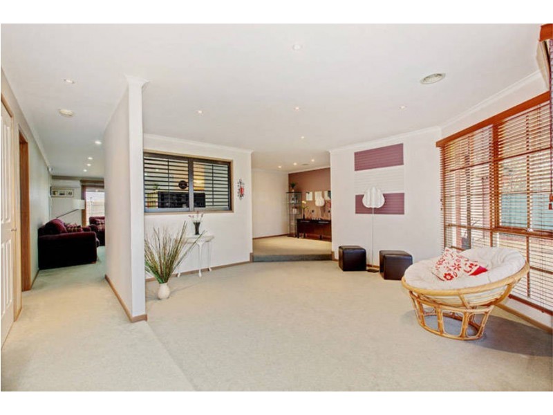 2 Eliana Close, Melton West VIC 3337