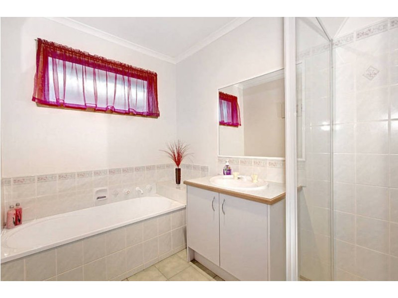 2 Eliana Close, Melton West VIC 3337