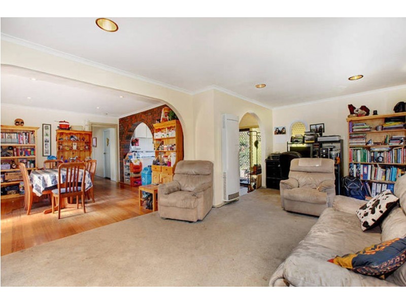 4 Andrew Street, Melton South VIC 3338