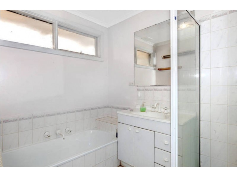 4 Andrew Street, Melton South VIC 3338