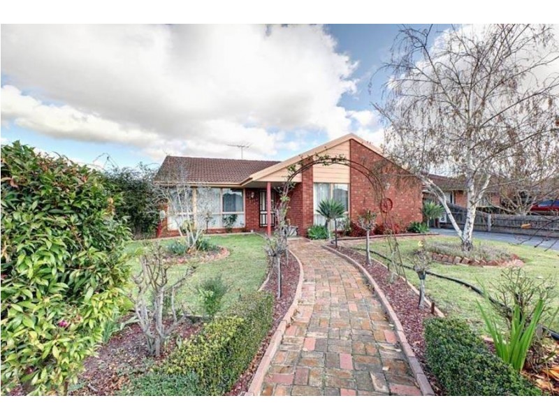 2 Momba Close, Kurunjang VIC 3337