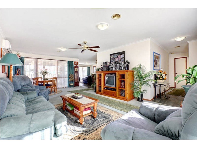 2 Momba Close, Kurunjang VIC 3337