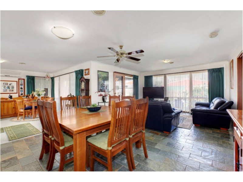 2 Momba Close, Kurunjang VIC 3337