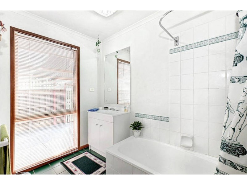 2 Momba Close, Kurunjang VIC 3337