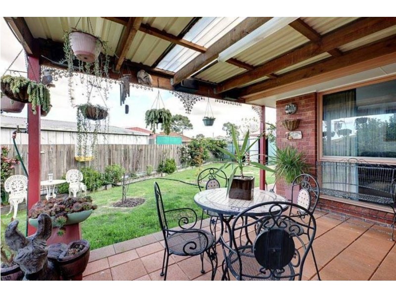 2 Momba Close, Kurunjang VIC 3337