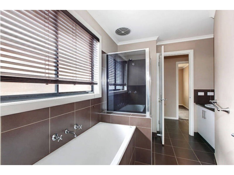 15 Lord Nolan Street, Kurunjang VIC 3337