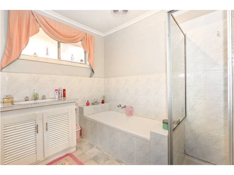 20 Brennan Street, Melton South VIC 3338