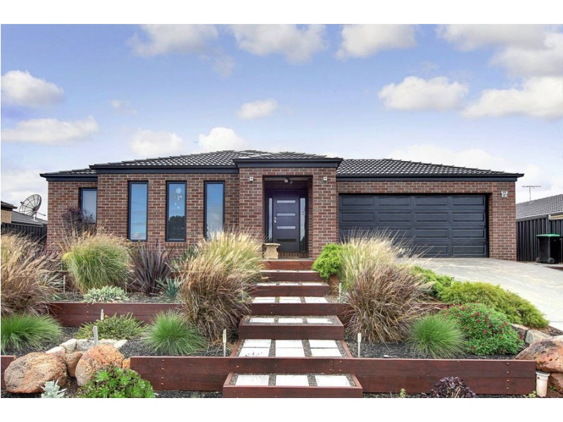 33 Rain Lover Drive, Kurunjang VIC 3337