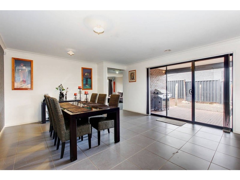 33 Rain Lover Drive, Kurunjang VIC 3337