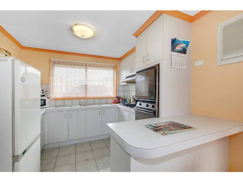 2/135 Station Road, Melton South VIC 3338