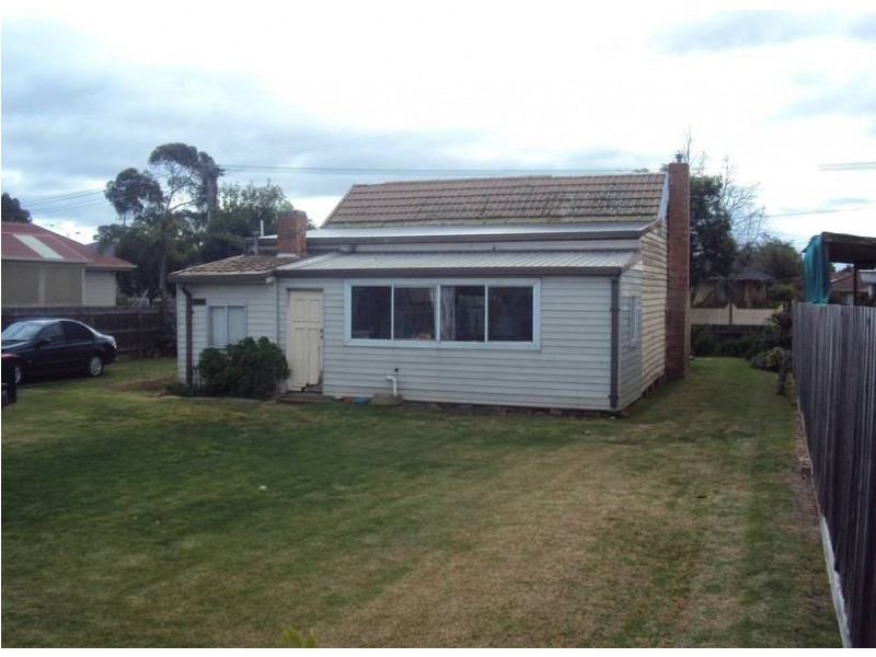 4 Toolern Street, Melton South VIC 3338