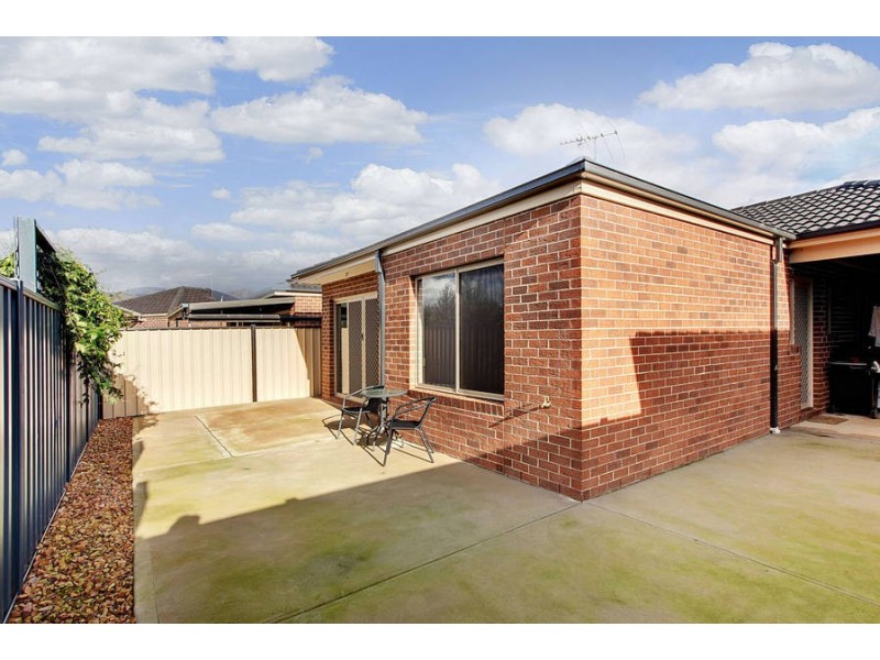 2/1 Sirius Way, Kurunjang VIC 3337