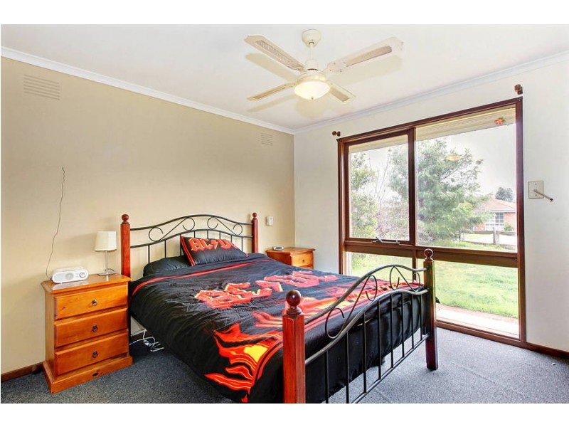 16 Barleycorn Place, Melton West VIC 3337