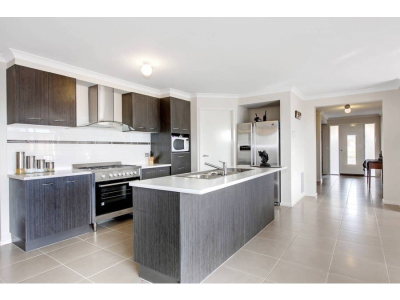 36 Hawthorn Avenue, Melton West VIC 3337