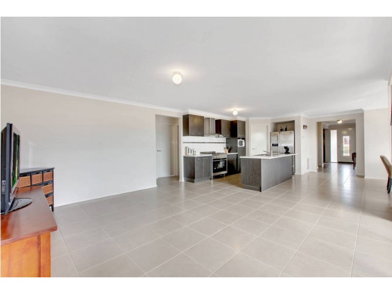 36 Hawthorn Avenue, Melton West VIC 3337