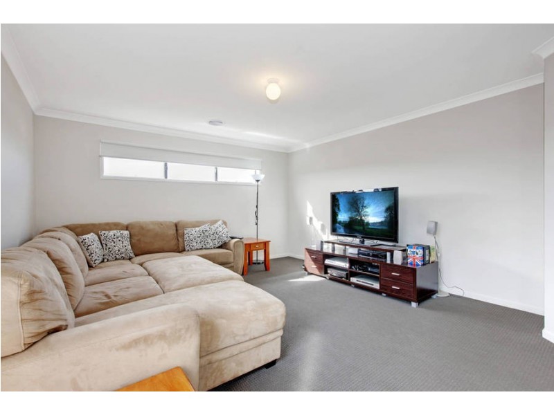 36 Hawthorn Avenue, Melton West VIC 3337