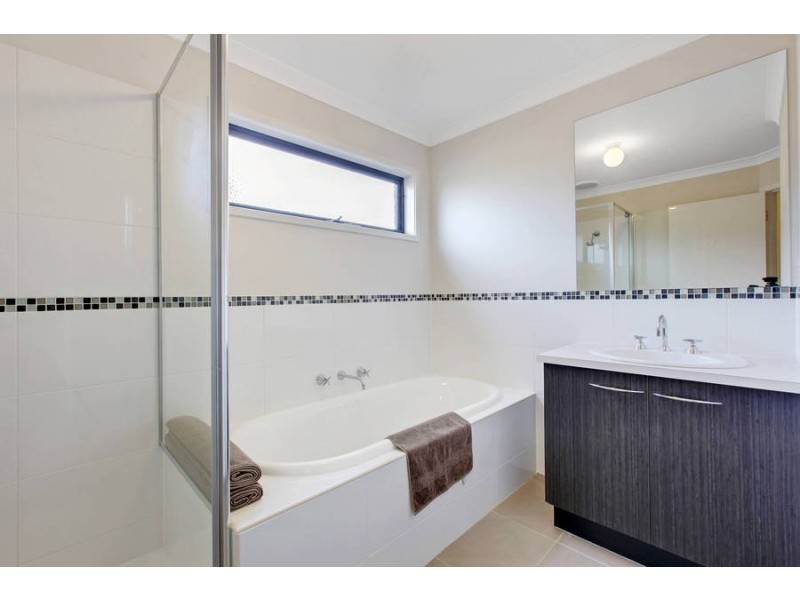 36 Hawthorn Avenue, Melton West VIC 3337