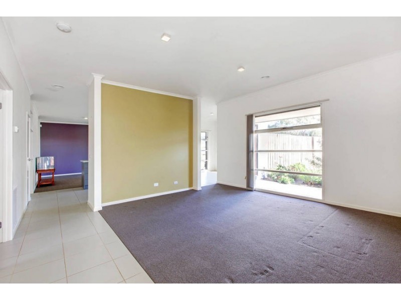 9 Sutton Grove, Melton West VIC 3337