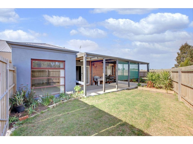 9 Sutton Grove, Melton West VIC 3337