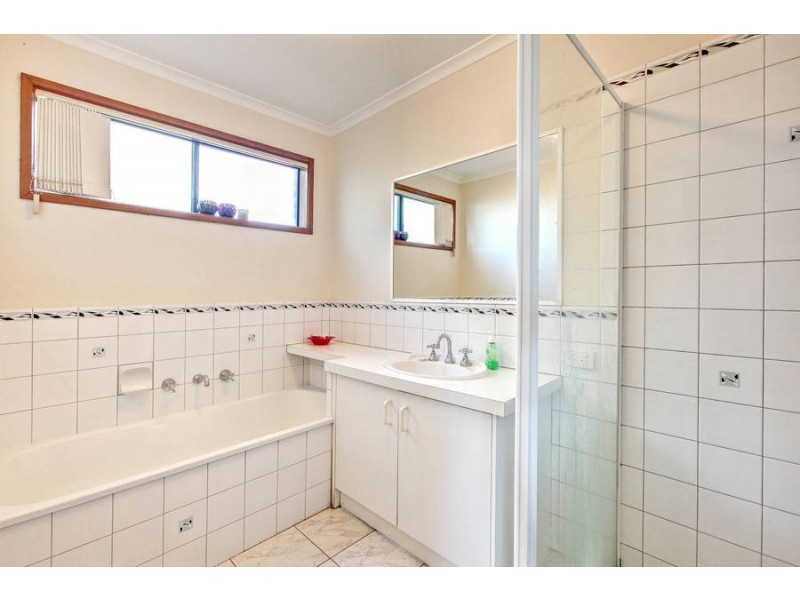 6 Marlo Drive, Melton West VIC 3337