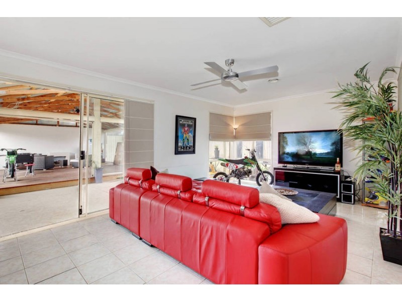 17 David Street, Melton South VIC 3338