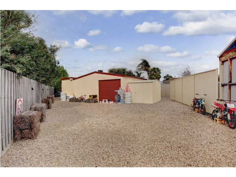 17 David Street, Melton South VIC 3338