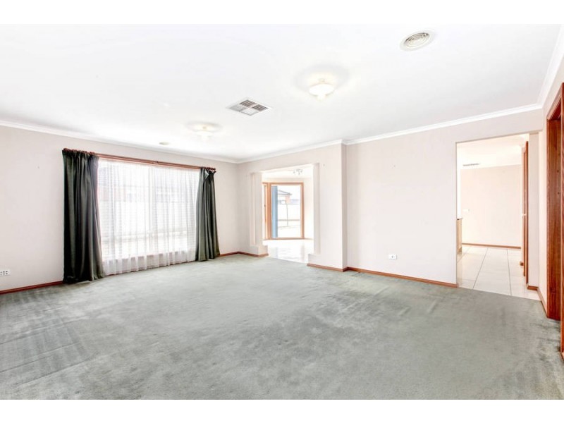 39 Dalray Crescent, Kurunjang VIC 3337