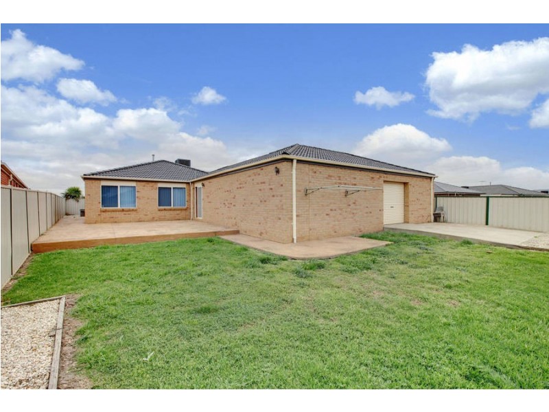 39 Dalray Crescent, Kurunjang VIC 3337