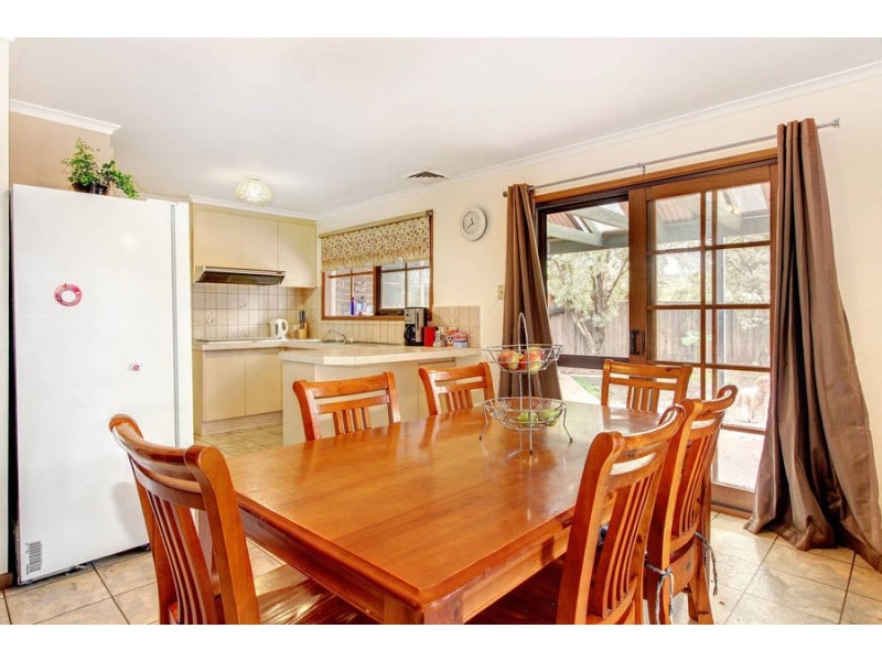 6 Watts Court, Melton West VIC 3337