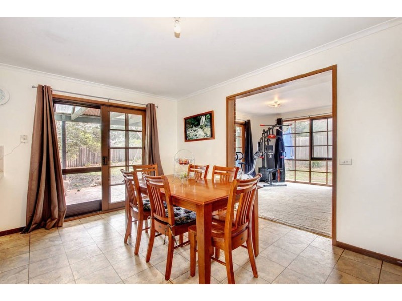 6 Watts Court, Melton West VIC 3337