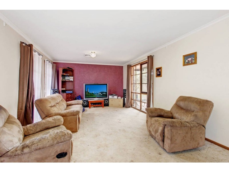 6 Watts Court, Melton West VIC 3337