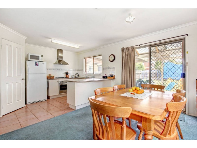 15 Hillsmeade Drive, Melton West VIC 3337