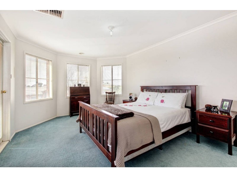 15 Hillsmeade Drive, Melton West VIC 3337