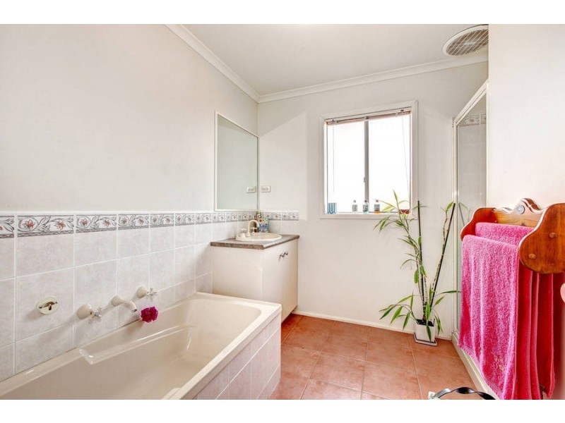 15 Hillsmeade Drive, Melton West VIC 3337