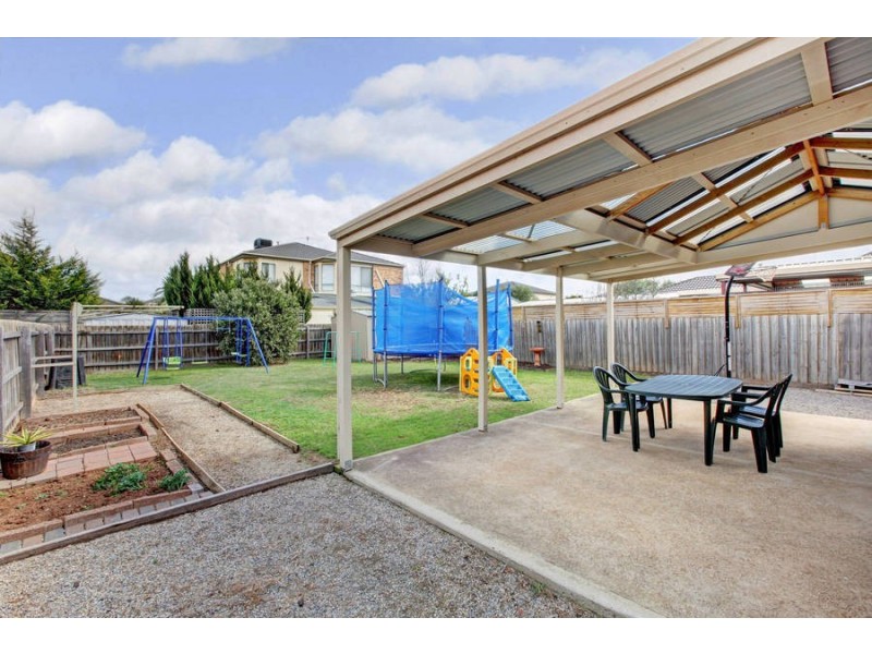 15 Hillsmeade Drive, Melton West VIC 3337