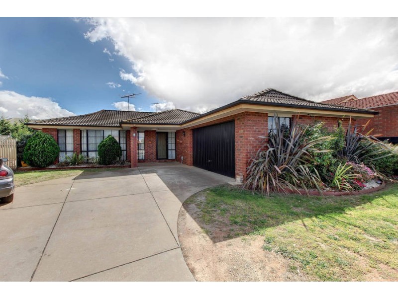 11 Hoddle Court, Melton West VIC 3337