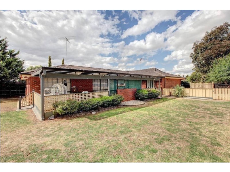 11 Hoddle Court, Melton West VIC 3337