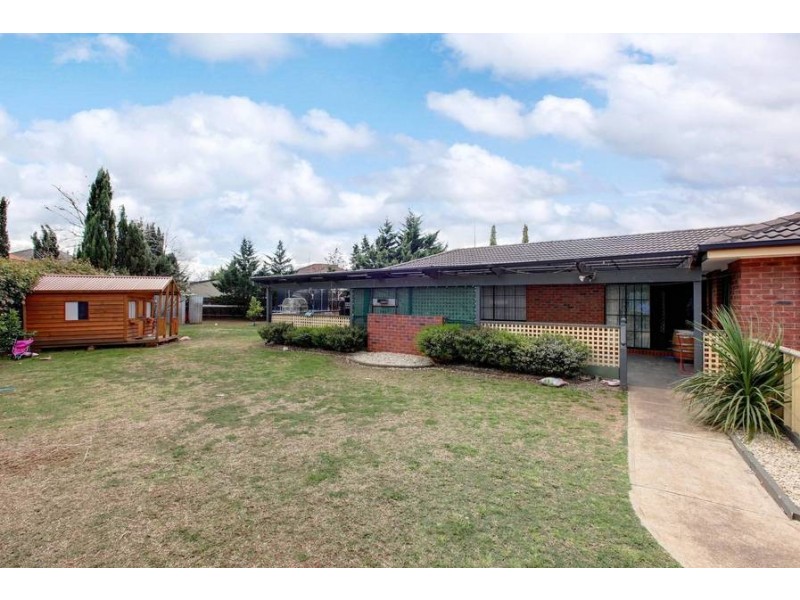 11 Hoddle Court, Melton West VIC 3337