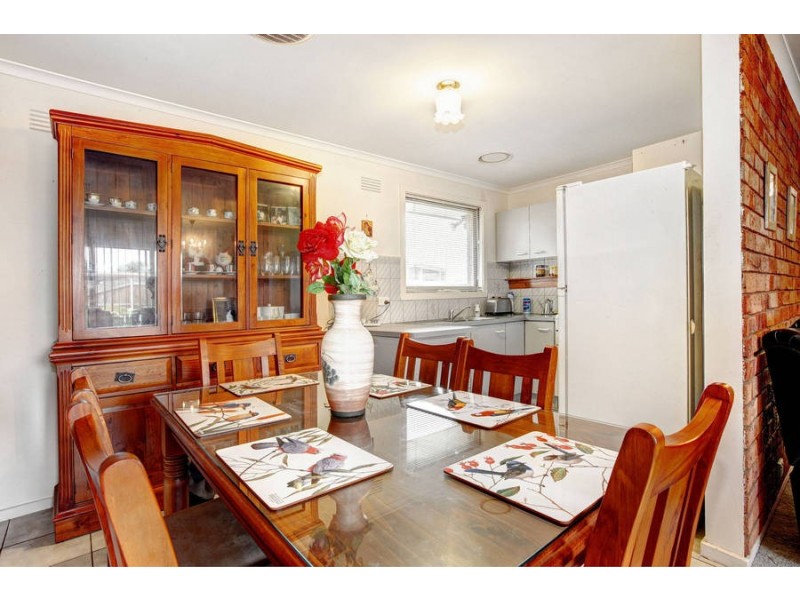 17 Wentworth Road, Melton South VIC 3338