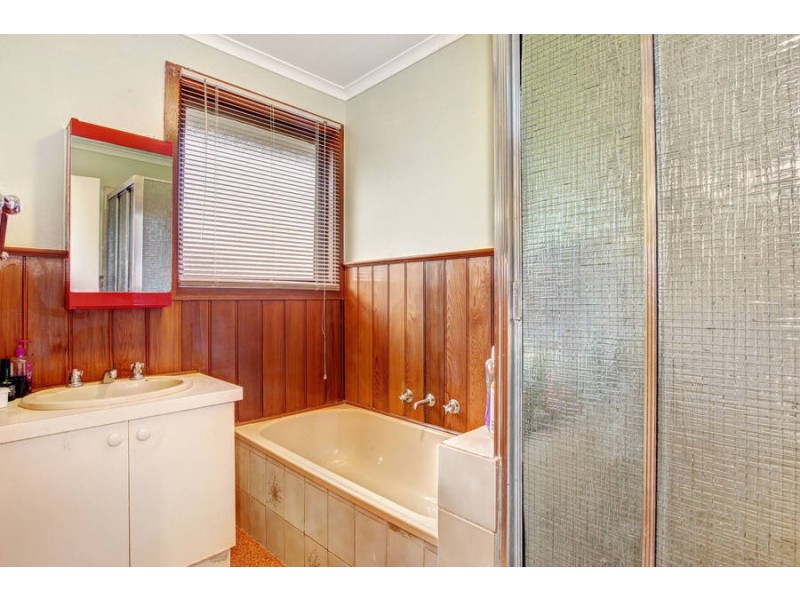 17 Wentworth Road, Melton South VIC 3338