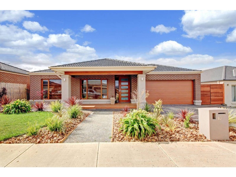 10 Oak Park Drive, Melton West VIC 3337