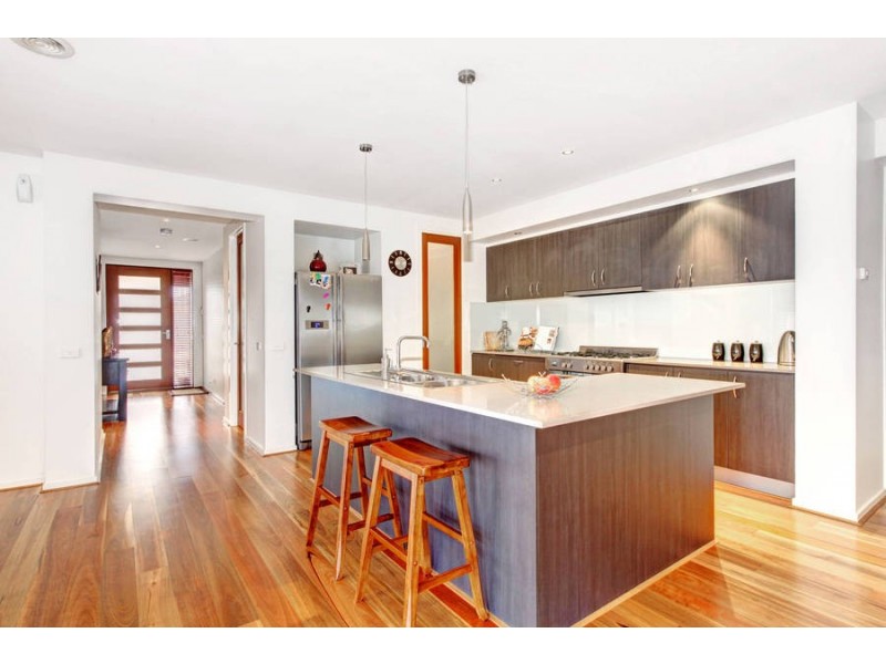 10 Oak Park Drive, Melton West VIC 3337