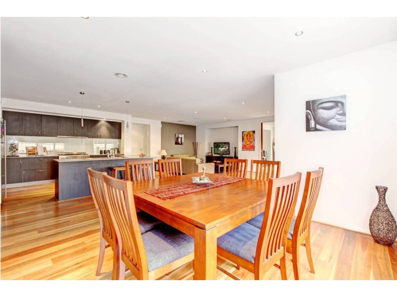 10 Oak Park Drive, Melton West VIC 3337