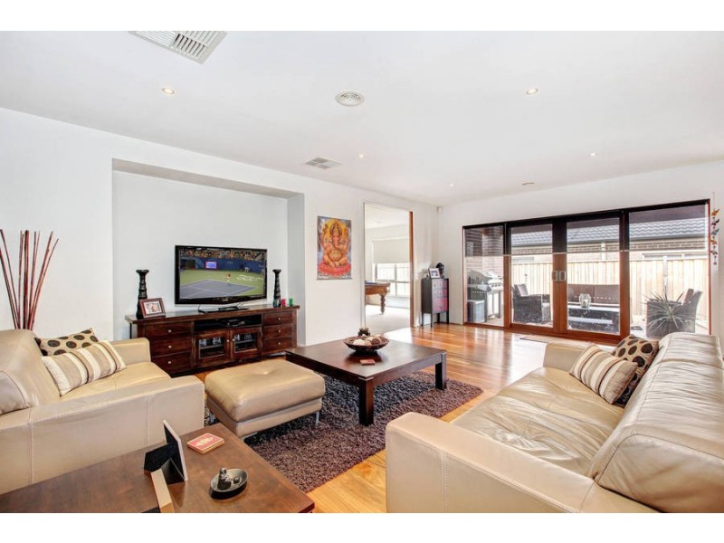 10 Oak Park Drive, Melton West VIC 3337