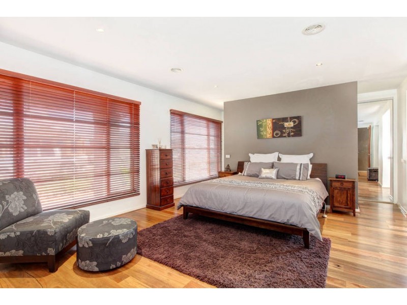 10 Oak Park Drive, Melton West VIC 3337