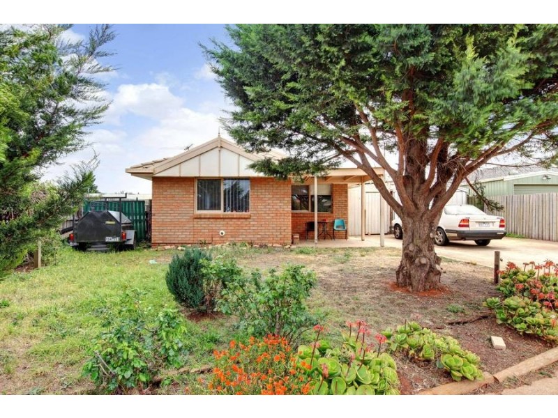 2 Garfield Close, Melton South VIC 3338
