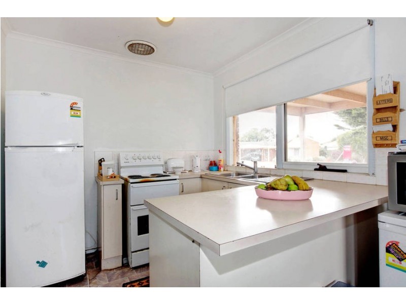 2 Garfield Close, Melton South VIC 3338