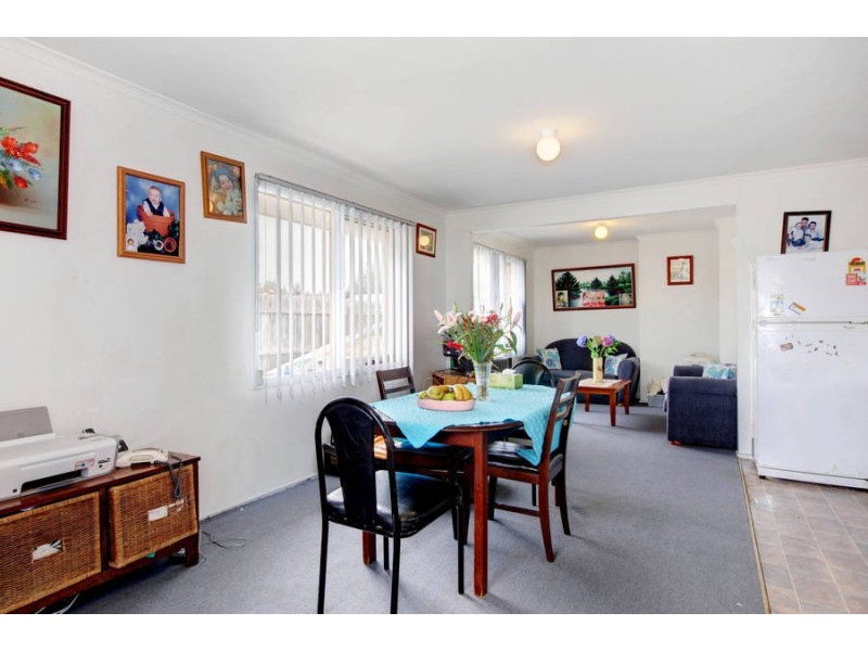 2 Garfield Close, Melton South VIC 3338