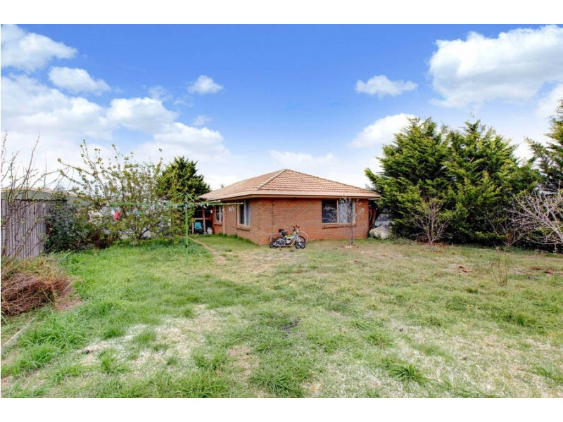 2 Garfield Close, Melton South VIC 3338