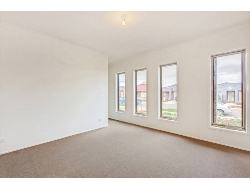 68 Chanticleer Avenue, Melton West VIC 3337